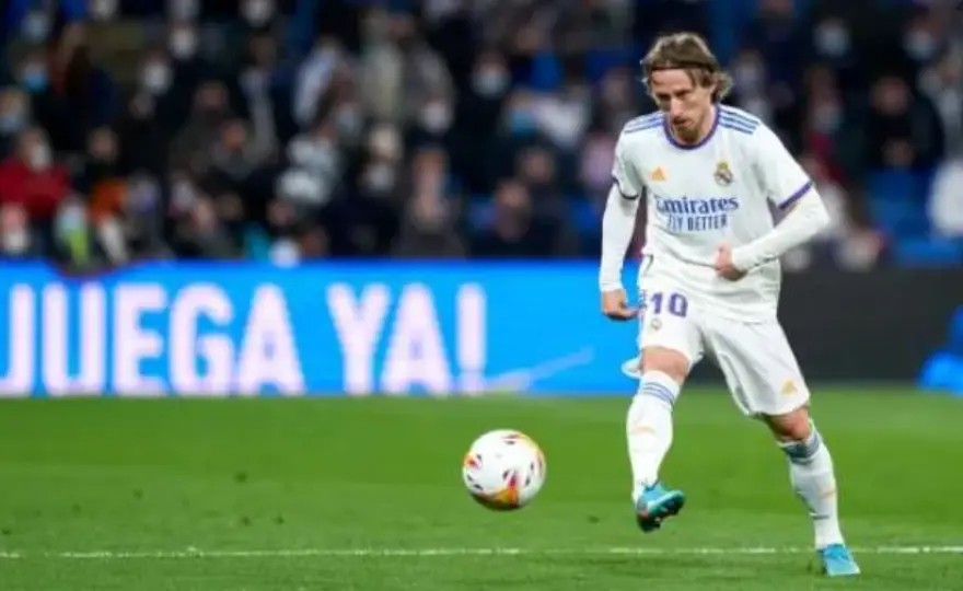 惯用左脚踢球的人比较强?